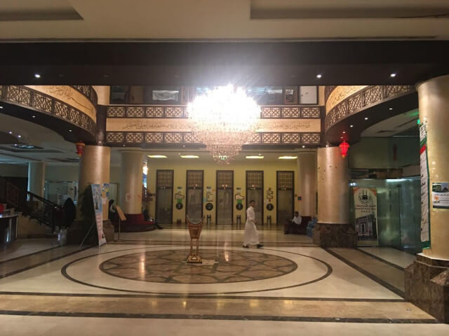 lobby hotel