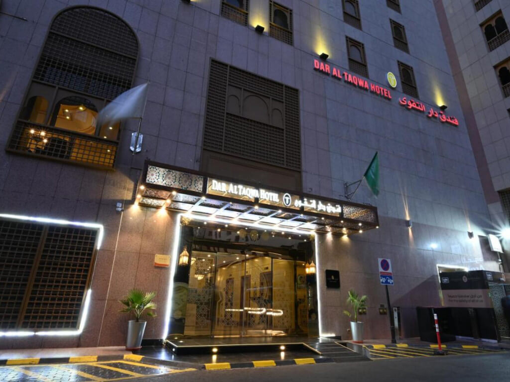 Tampak depan Dar Al Taqwa Hotel