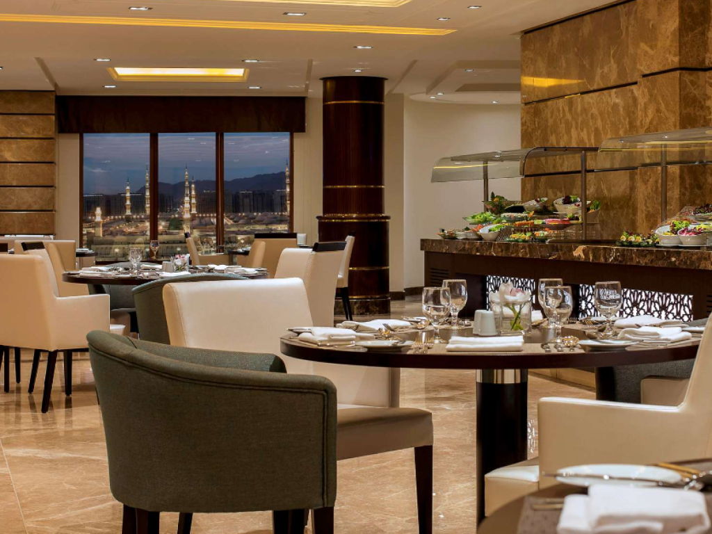 Restaurant The Horizon Pullman Zamzam Madina