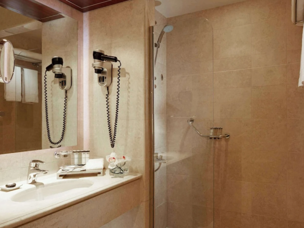 Bathroom Pullman Zamzam Madina