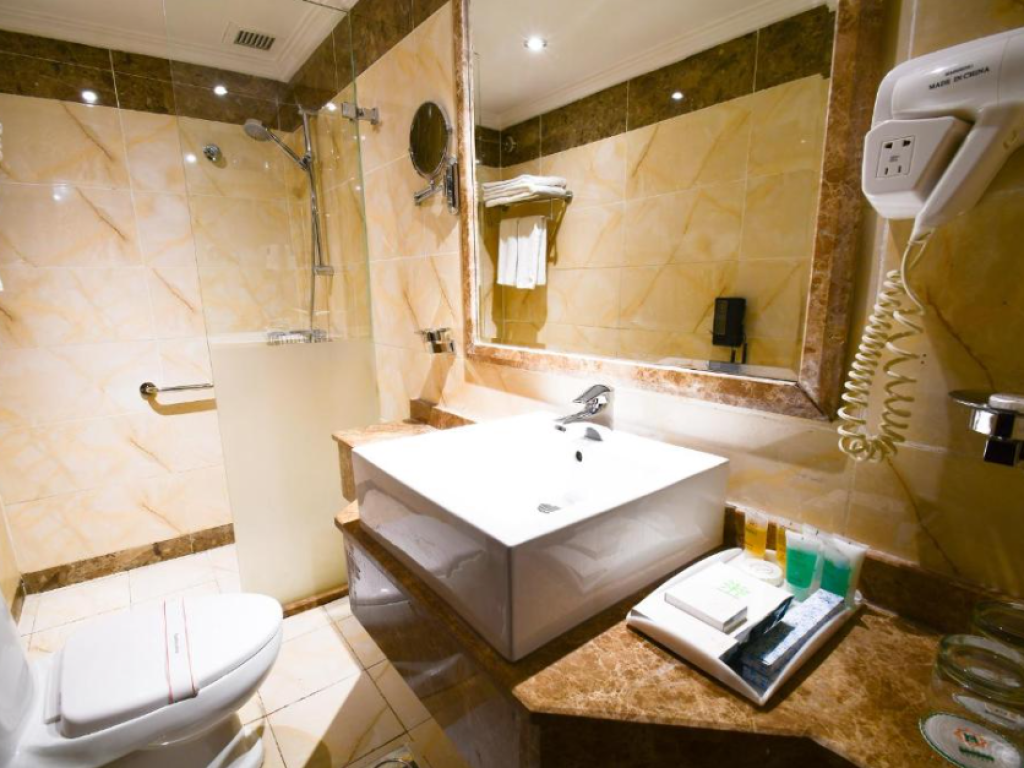 Bathroom Al Shakreen Golden Tulip