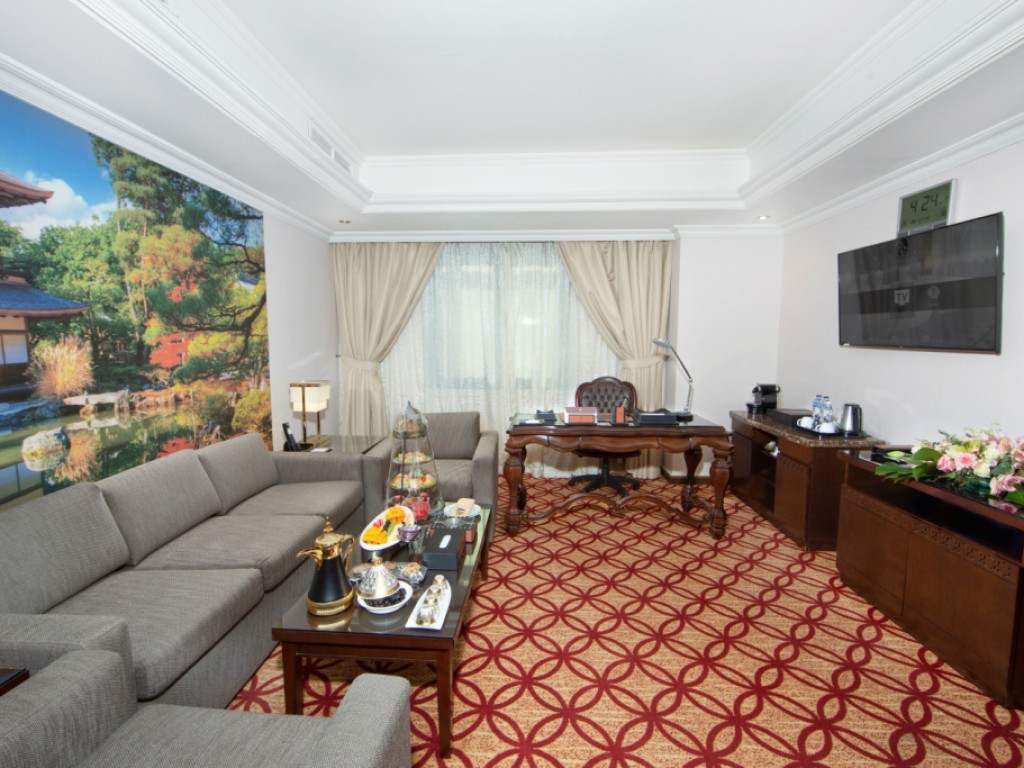 Sitting Room Executive Suite with King Bed Dallah Taibah