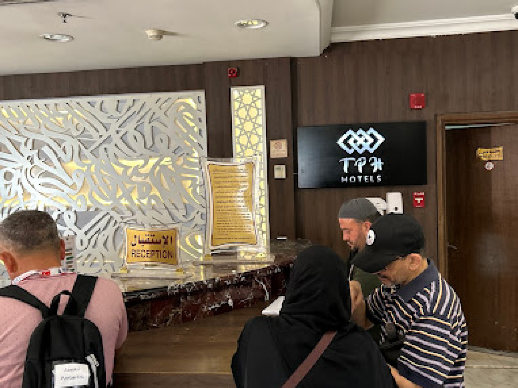 Receptionist