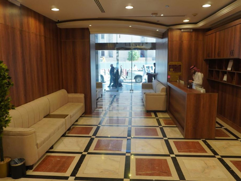 Receptionist
