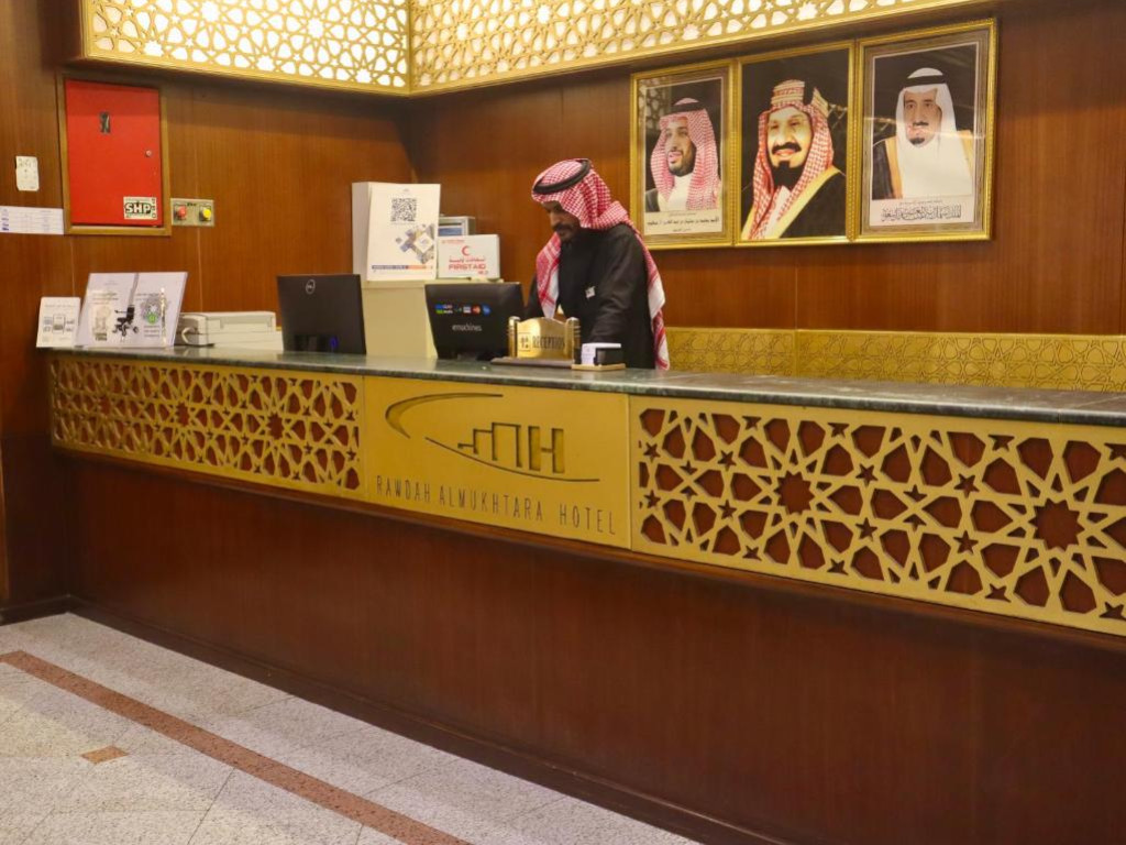 Receptionist